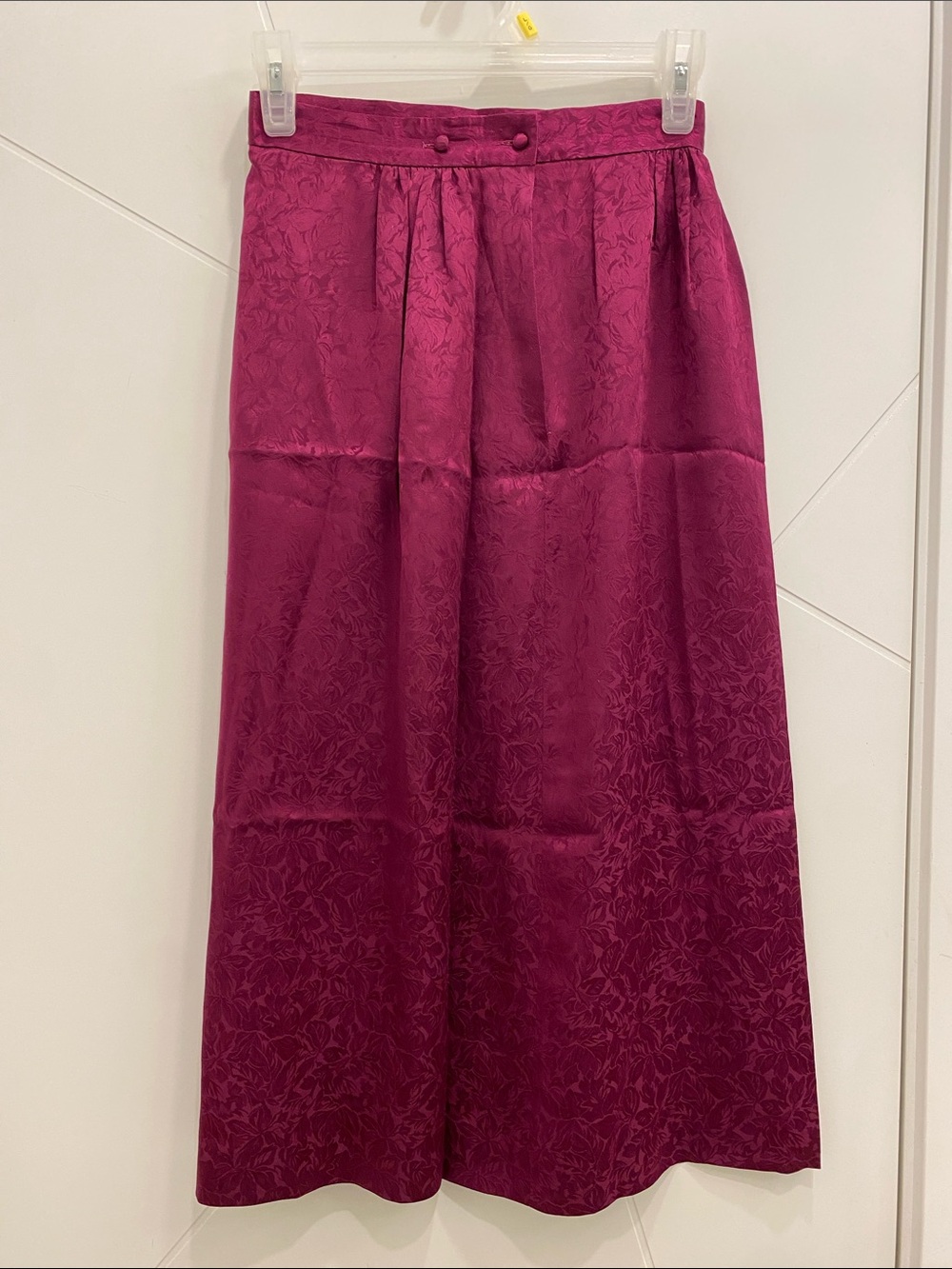 Vintage 100% Silk Magenta Floral Jacquard Midi Skirt | Quiet Luxury | Alysson - Picture 4 of 9